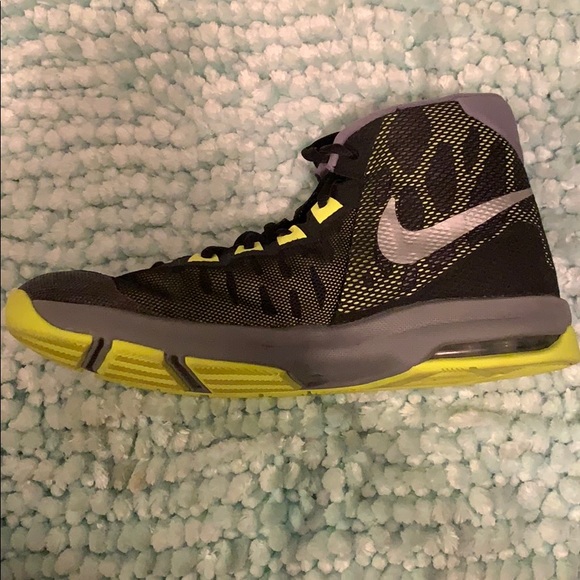 Nike basketball shoes - Picture 2 of 8